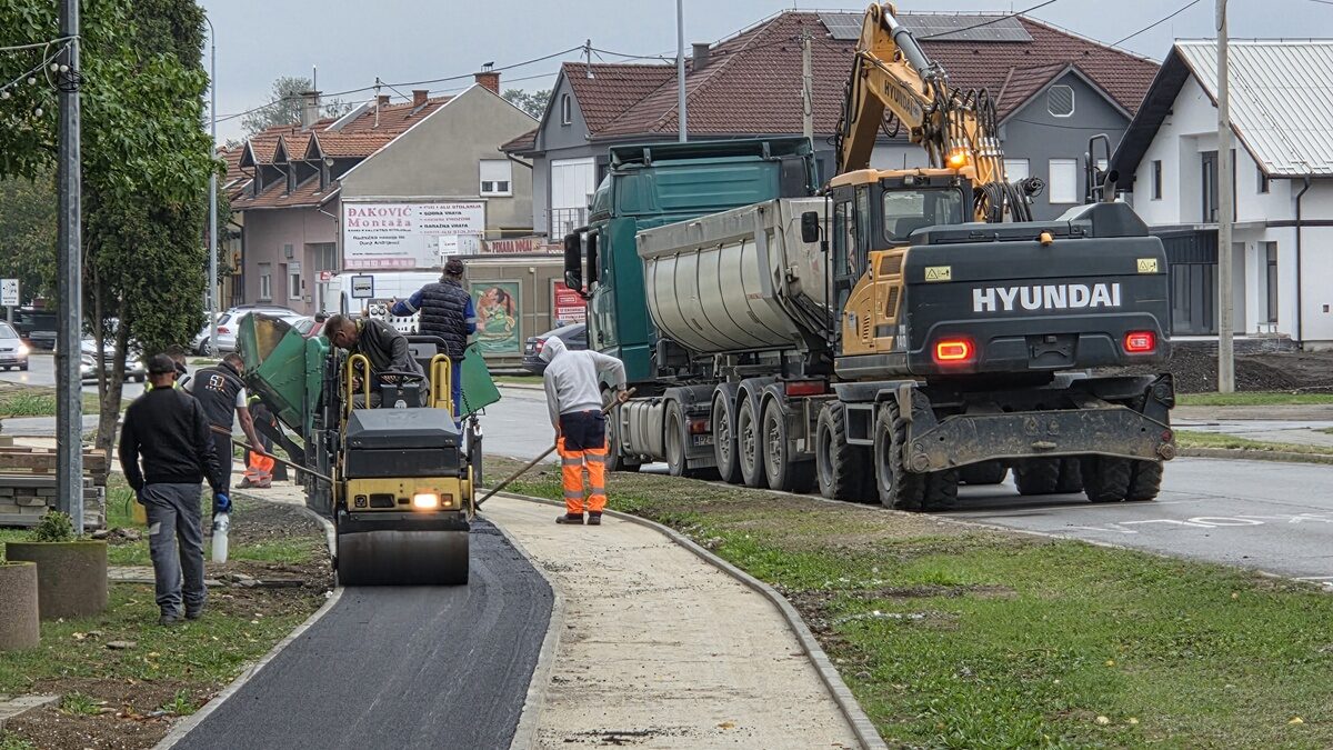 Započelo asfaltiranje pješačko biciklističkih staza 29.9.2025