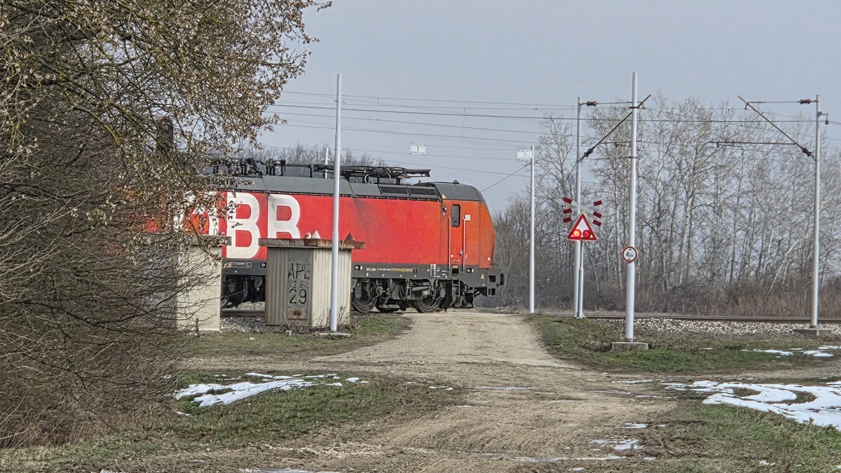 ŽCP Stražara 125 na M104 u km 196+200 (Donji Andrijevci Perkovačka ulica)